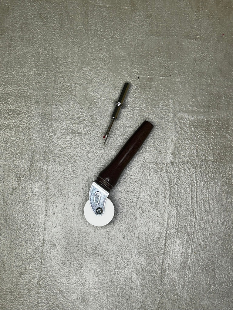 Seam Ripper + Seam Roller- Brown
